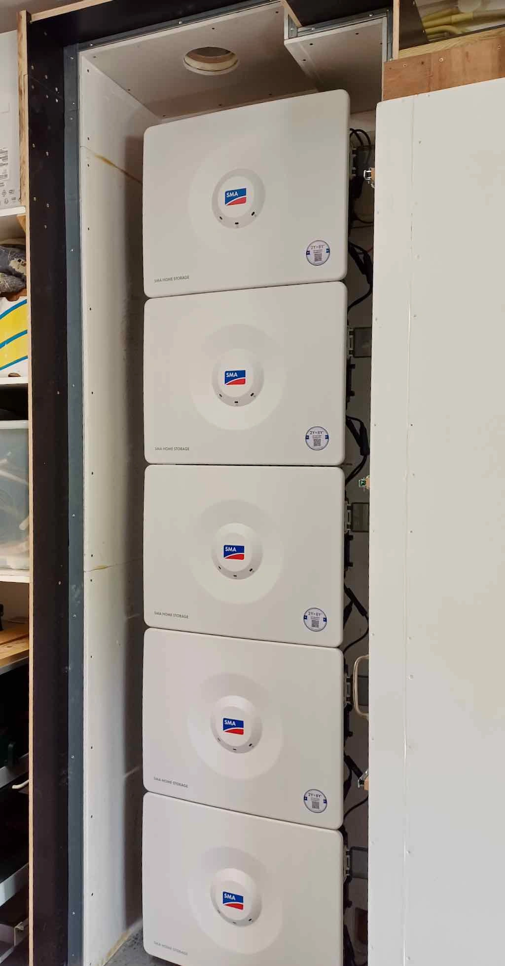 5 SMA Home Storage batterijmodules boven elkaar