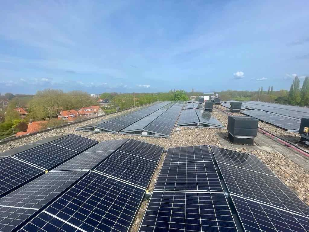 zonnepanelen pla dak april 2026