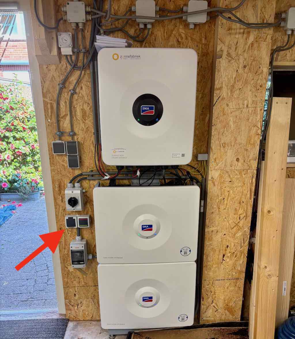 SMA Sunny Boy Smart Energy hybrid inverter with two battery modules and an emergency power socket.
